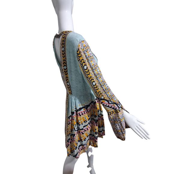 Free People Tegan Border Print Womens size 10 Bell Sleeve Mini Boho Fairy Dress - Picture 3 of 11